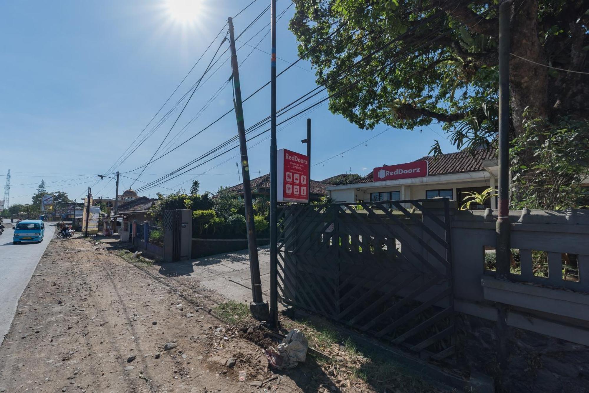 Reddoorz Syariah @ Jl Raya Sukabumi Otel Sukaraja  Dış mekan fotoğraf